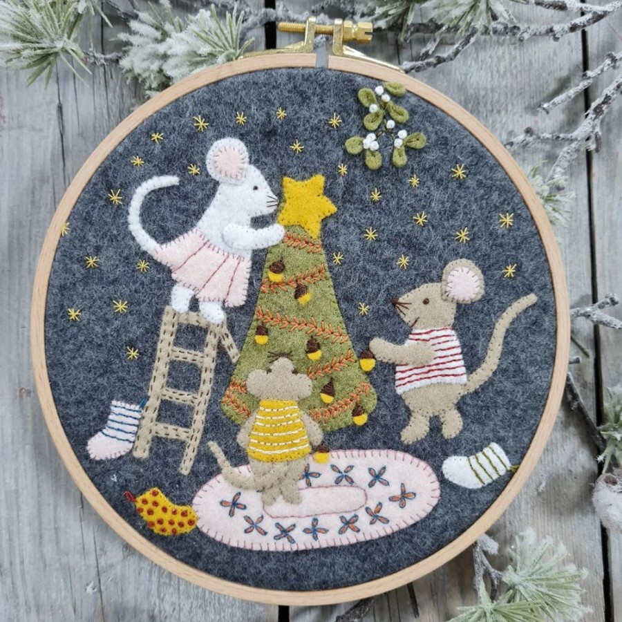 Giftware Hive | Christmas With The Mouse Family' Embroidery Kit