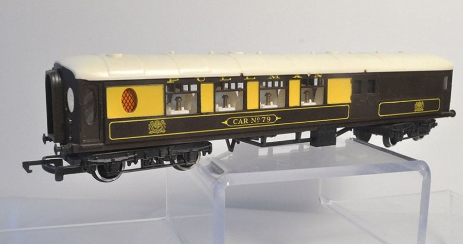 Giftware Droids | Hornby Oo Gauge Model Railway - R 328 Pullman Brake No79