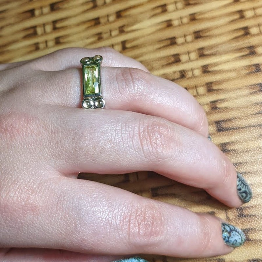 Giftware Fat Fingers | Peridot Square Ring