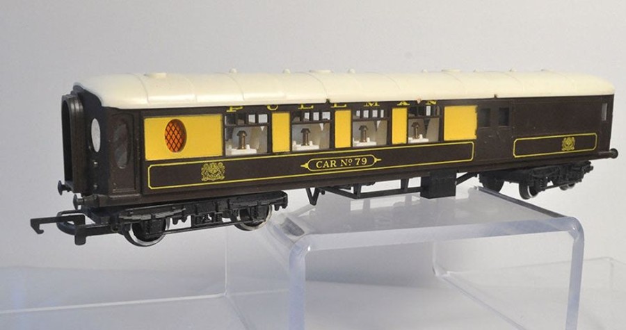 Giftware Droids | Hornby Oo Gauge Model Railway - R 328 Pullman Brake No79