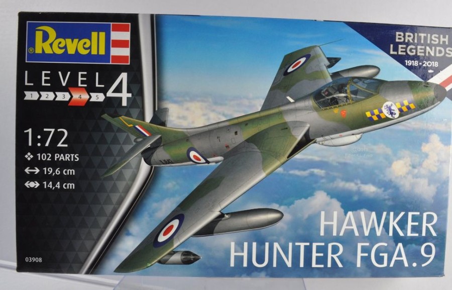 Giftware Droids | Revell 03908 - 1:72 Hawker Hunter Fga.9